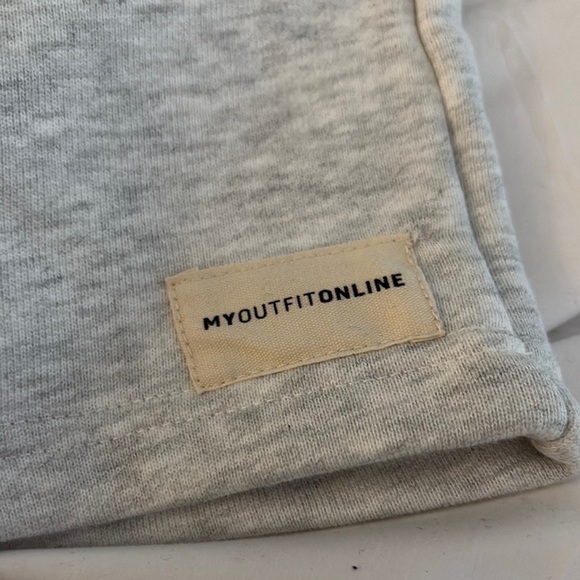 Gray Athletic Shorts with Relaxed Fit and Stretchy Fabric - Picture 4 of 7